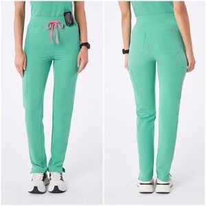 Figs High Waisted Yola Skinny Scrub Pants in Surgical Green, Size L/P